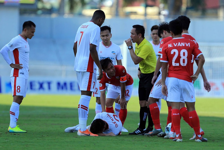 Các đội bóng V.League thất thu bao nhiêu tiền vé vì COVID-19?