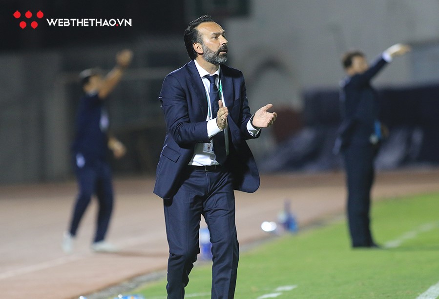 Nét lịch lãm của ông thầy ngoại trên sân cỏ V.League 2020