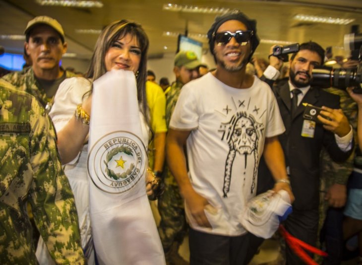 Ronaldinho vào tù vì liên quan đến tội phạm ma túy và rửa tiền? Ronaldinho vào tù vì liên quan đến tội phạm ma túy và rửa tiền?
