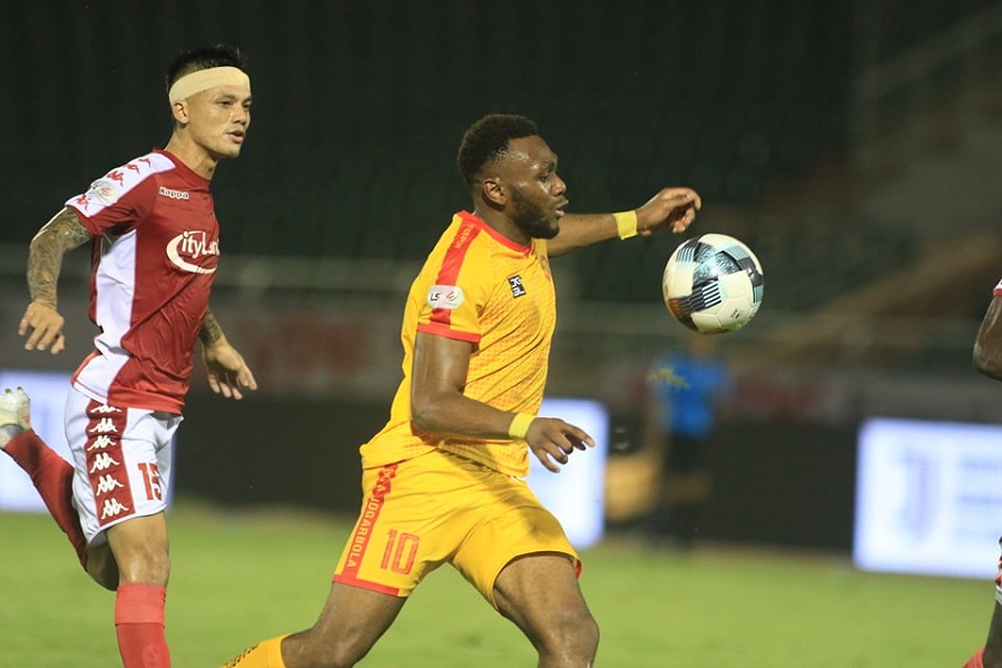 Tạm nghỉ vì COVID-19, các đội bóng V.League rục rịch thay đổi ngoại binh