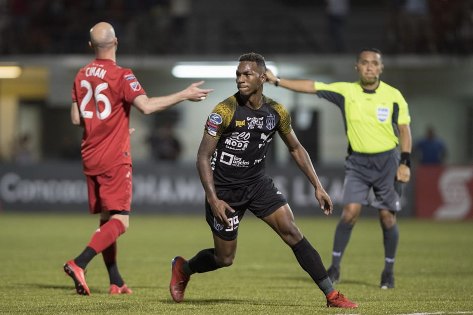 Trực tiếp Independiente vs Villa Mitre: Trứng chọi đá