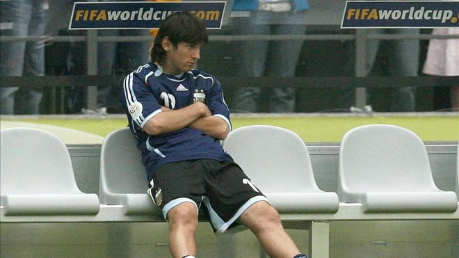 Đồng đội cũ tiết lộ lý do Messi không đá tứ kết World Cup 2006