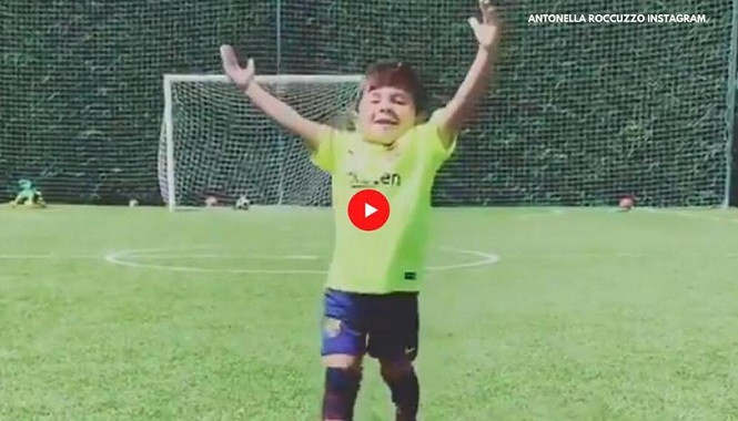 Mateo Messi bắt chước cách ăn mừng bàn thắng đặc biệt của cha Mateo Messi bắt chước cách ăn mừng bàn thắng đặc biệt của cha
