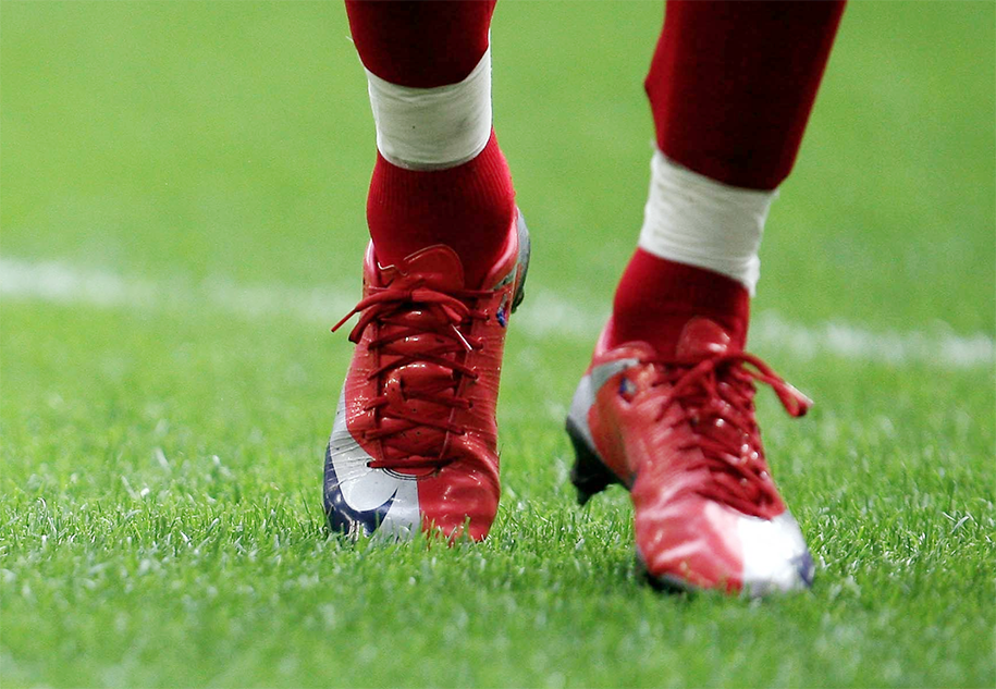 Nike Mercurial Superfly và câu chuyện tai tiếng đằng sau phối màu cực phẩm Max Orange