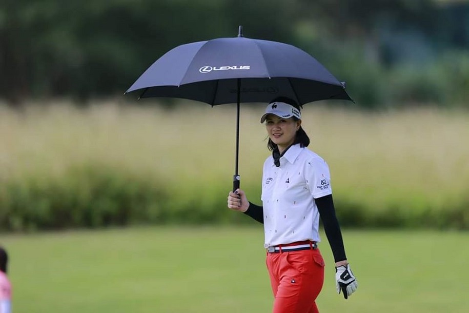 Hoa khôi bóng chuyền Kim Huệ bỗng dưng... thành golf thủ