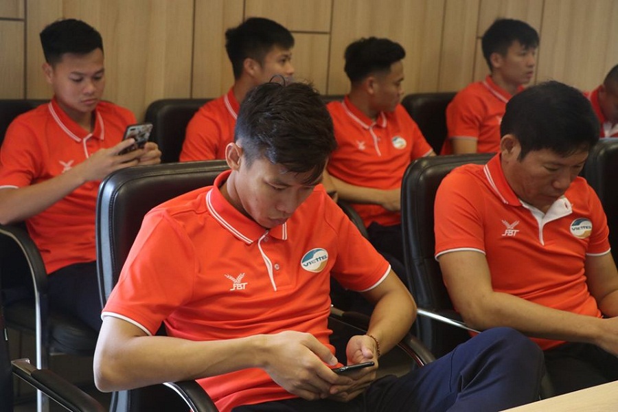Cầu thủ Viettel nhắn tin ủng hộ, chung tay đẩy lùi dịch COVID-19