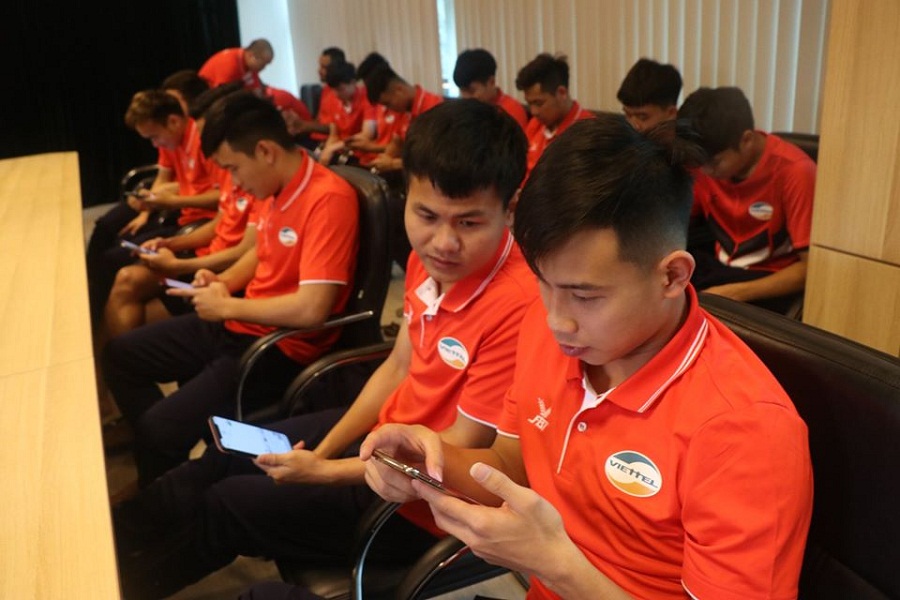 Cầu thủ Viettel nhắn tin ủng hộ, chung tay đẩy lùi dịch COVID-19