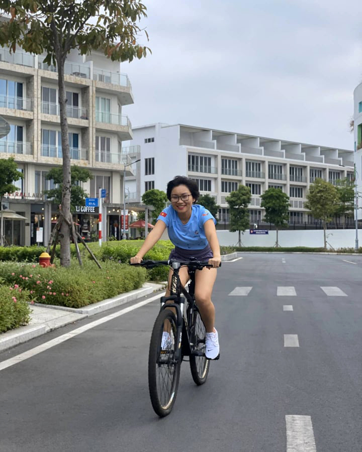 Nữ MC giải chạy phong trào tung bí quyết luyện tập chạy bộ mùa COVID-19 Nữ MC giải chạy phong trào tung bí quyết luyện tập chạy bộ mùa COVID-19