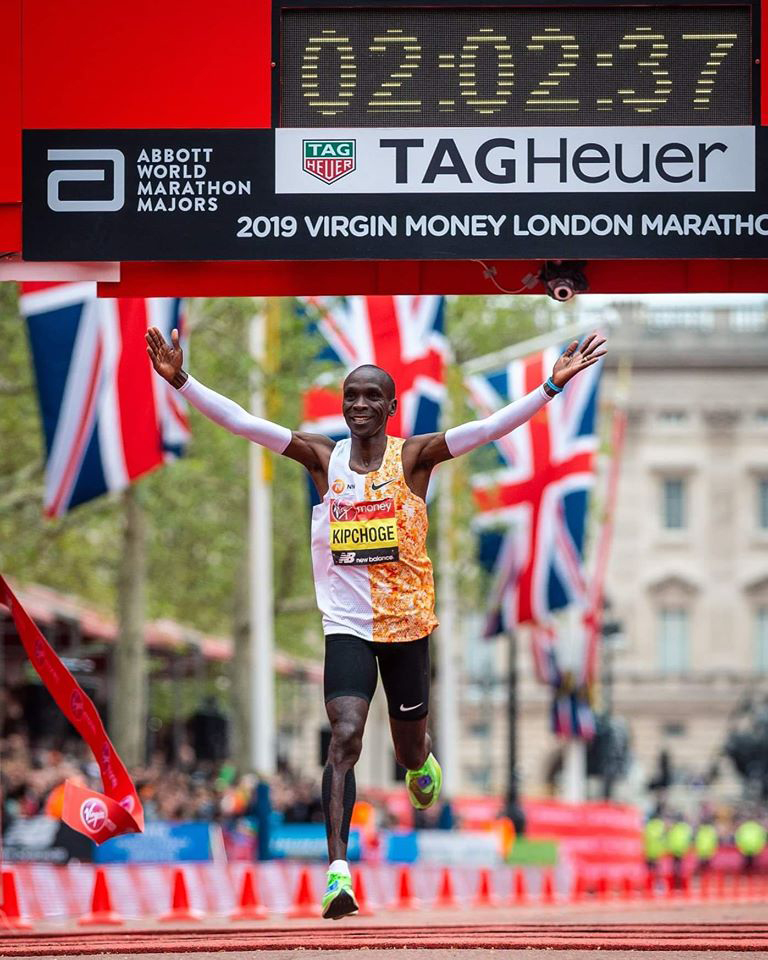 “Vua marathon” Eliud Kipchoge tự cách ly mùa dịch COVID-19, cuồng chân vì sự cô đơn