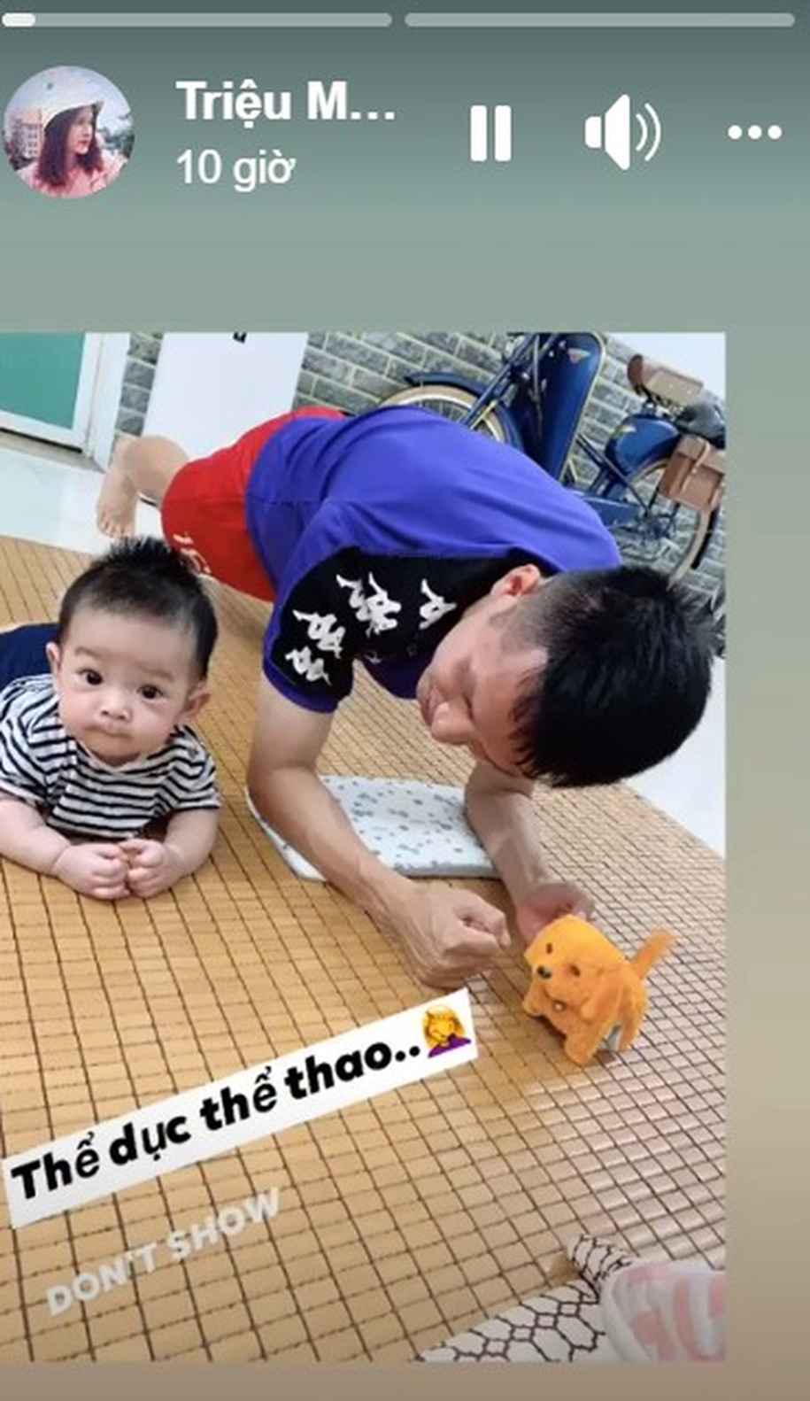 Đảm đang như cầu thủ Việt mùa COVID-19: Kẻ rửa chén, người trông con