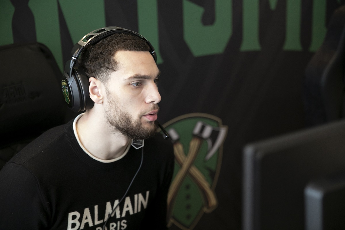 Chán dịch COVID-19, Zach Lavine rủ rê Donovan Mitchell tranh tài cùng trò chơi Top thế giới