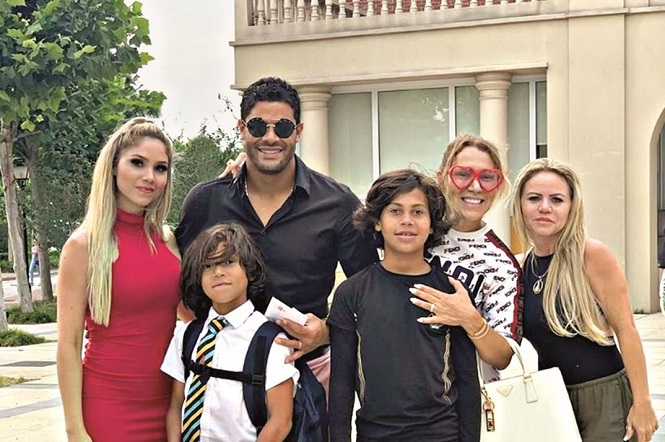 Tiền đạo người Brazil Hulk kết hôn với cháu gái của... vợ cũ