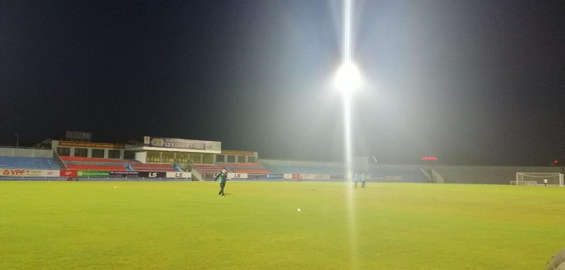 V.League 2020 hoãn vì COVID-19: Các đội bóng cải tạo mặt sân, dàn đèn