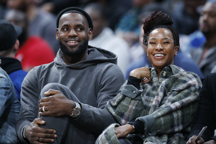 Bạn gái thổ lộ bí mật trên livestream, Antetokounmpo sốc không nói nên lời