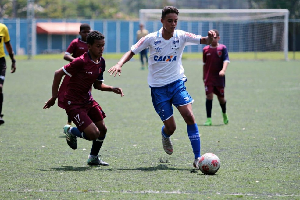 Joao Mendes: Cậu con trai bí ẩn của Ronaldinho là ai?