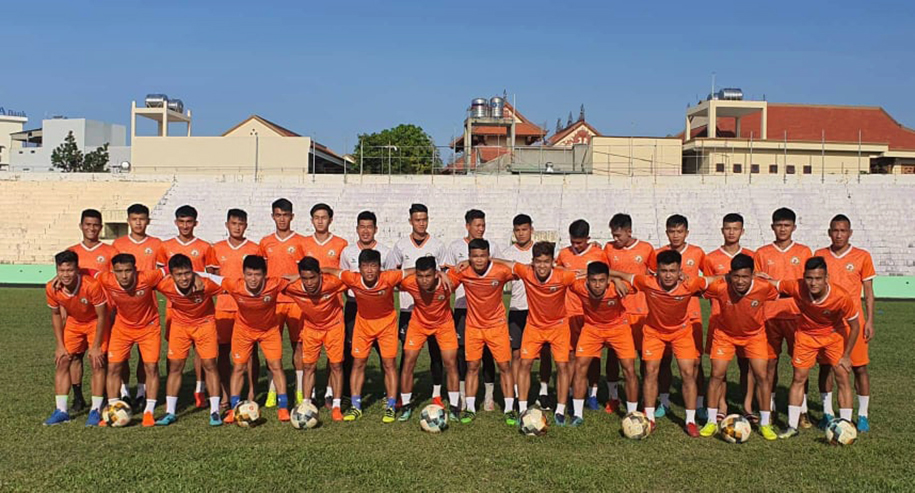 Cầu thủ Việt Nam đầu tiên cách ly vì COVID-19