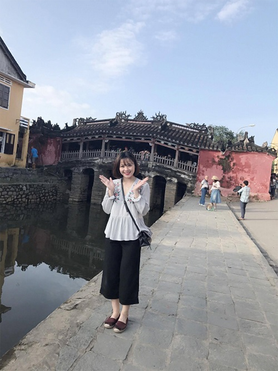 Ch&acirc;n dung hot girl cầu l&ocirc;ng Nguyễn Th&ugrave;y Linh