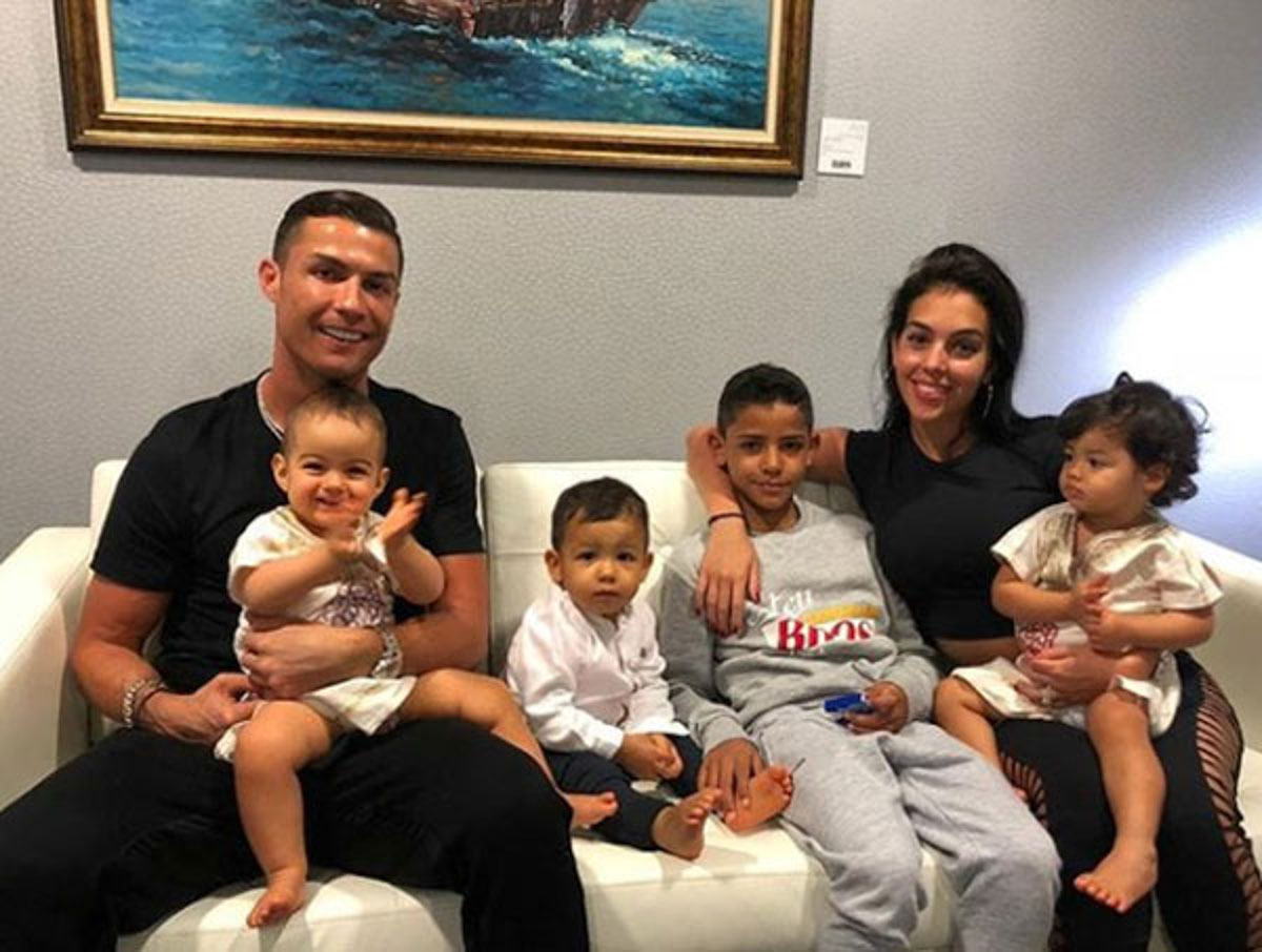 Bạn gái và các con của Ronaldo là ai?