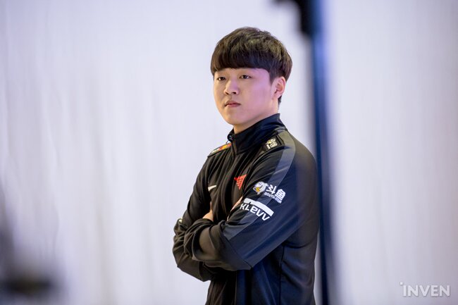 Faker: Elim rất chi là dễ thương!