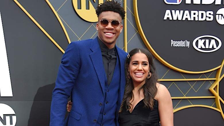 Bạn gái thổ lộ bí mật trên livestream, Antetokounmpo sốc không nói nên lời