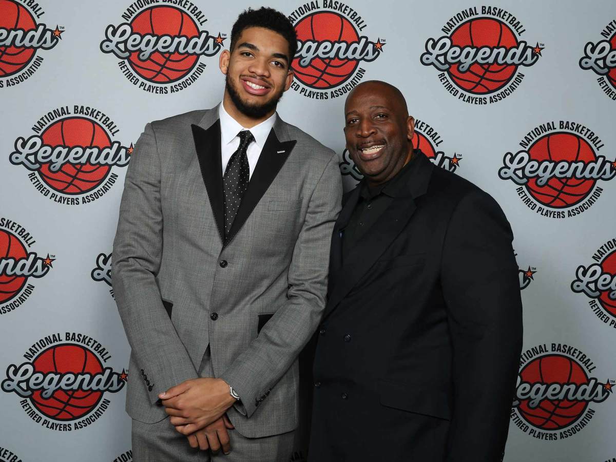 Cha Karl-Anthony Towns cũng dương tính với COVID-19