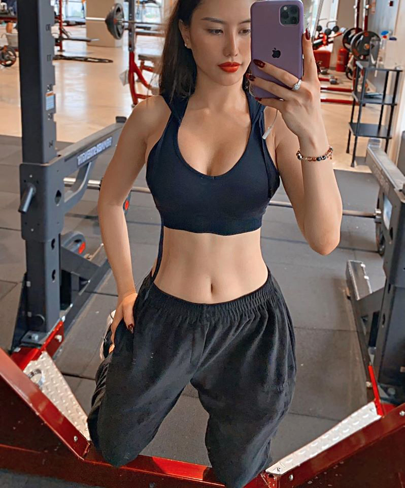 Bài tập tại nhà cho mông chắc, đùi thon của “Nữ hoàng phòng gym” Trang Tracy