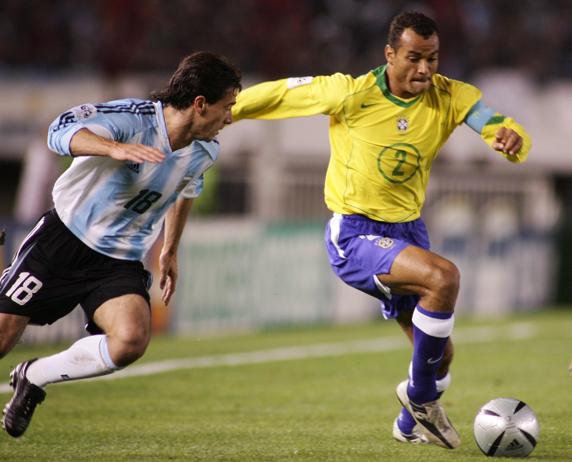 Cựu sao Brazil gây tranh cãi khi lựa chọn giữa Messi và Neymar Cựu sao Brazil gây tranh cãi khi lựa chọn giữa Messi và Neymar