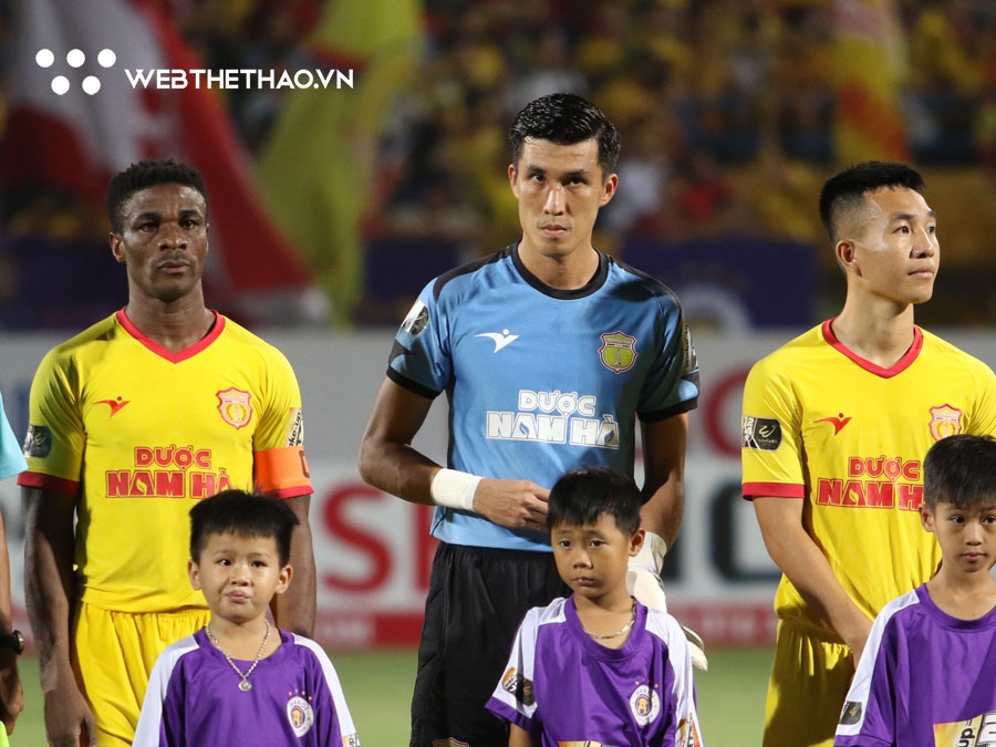 Cầu thủ “già nhất” V.League 2020 và câu chuyện xúc động về mẹ