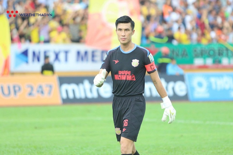 Cầu thủ “già nhất” V.League 2020 và câu chuyện xúc động về mẹ
