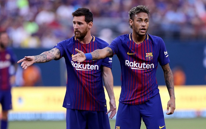 Cựu sao Brazil gây tranh cãi khi lựa chọn giữa Messi và Neymar