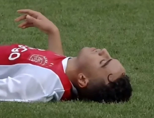 Cựu sao Ajax Abdelhak Nouri tỉnh lại sau 3 năm sống thực vật