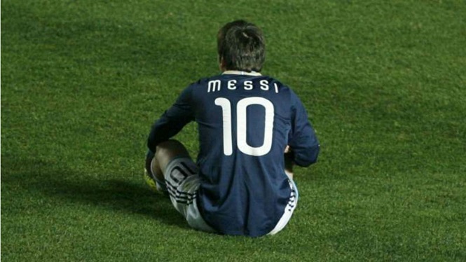 Messi khóc như đứa trẻ sau thất bại ở Copa America Messi khóc như đứa trẻ sau thất bại ở Copa America
