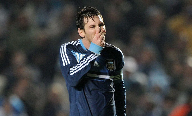 Messi khóc như đứa trẻ sau thất bại ở Copa America Messi khóc như đứa trẻ sau thất bại ở Copa America