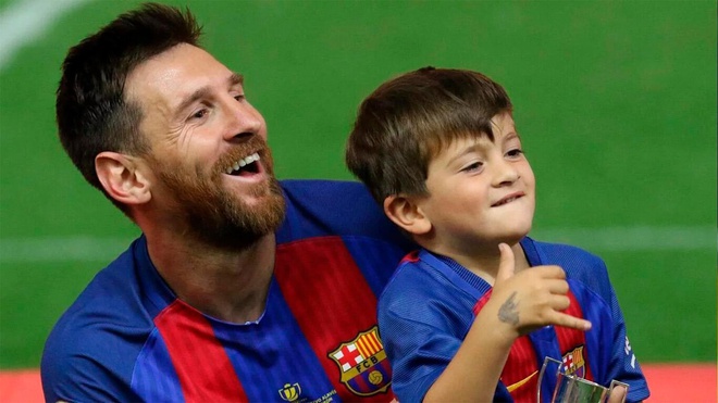 Con trai Messi lập cú đúp nhưng không thuận chân trái như cha