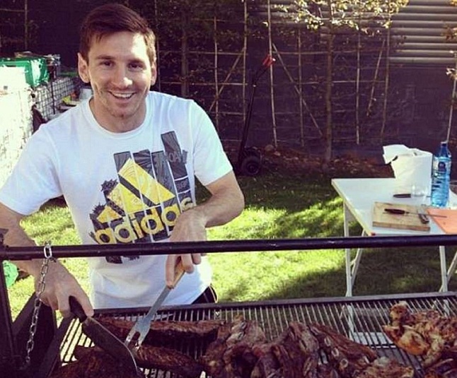 Messi chữa khỏi bệnh nhờ bài thuốc đặc biệt của bác sĩ Italia Messi chữa khỏi bệnh nhờ bài thuốc đặc biệt của bác sĩ Italia