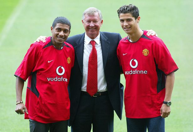 Thương vụ Ronaldo đến MU được siêu cò tiết lộ chi tiết đặc biệt Thương vụ Ronaldo đến MU được siêu cò tiết lộ chi tiết đặc biệt