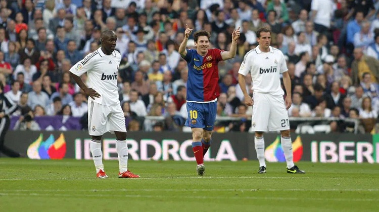 Ronaldo suýt trở thành đồng đội của Messi ở... Barca