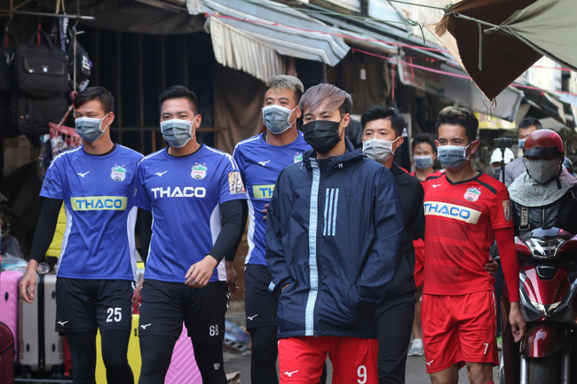 Sự thật phía sau cú “bắt tay” lịch sử của bầu Hiển và bầu Đức ở V.League