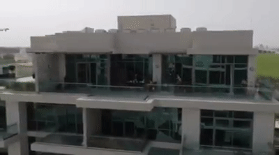 Cặp vợ chồng Nam Phi thực hiện “marathon ban công” tại Dubai mùa dịch COVID-19