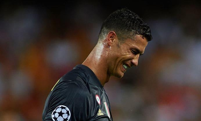 Ronaldo phải mua iMac để “xin lỗi” toàn đội sau khi nhận thẻ đỏ Ronaldo phải mua iMac để “xin lỗi” toàn đội sau khi nhận thẻ đỏ