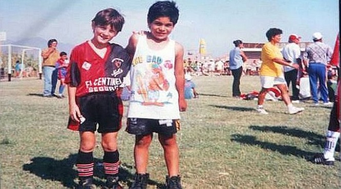 Tròn 26 năm Messi ký hợp đồng chơi bóng đầu tiên ở quê nhà Tròn 26 năm Messi ký hợp đồng chơi bóng đầu tiên ở quê nhà