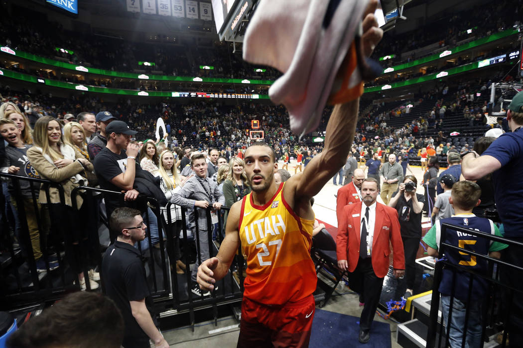 Chủ quan với COVID-19, Rudy Gobert vẫn được Utah vinh danh