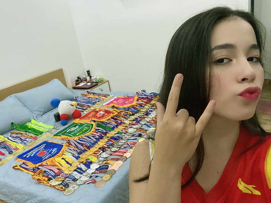 Ngắm “kho báu” huy chương của “Nữ hoàng Dance Cam” - Bùi Ngọc Lucie