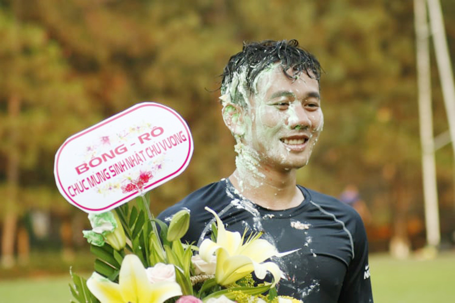 Minh Vương: Thanh xuân này không còn lo để... trụ hạng
