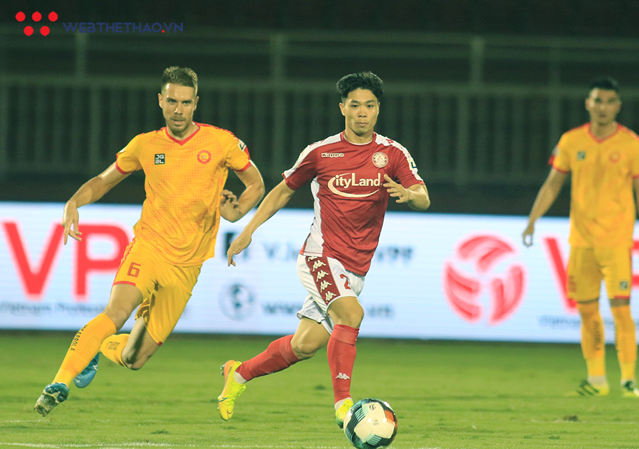 Không ghi bàn, Công Phượng vẫn khiến hàng thủ Thanh Hóa FC khốn khổ