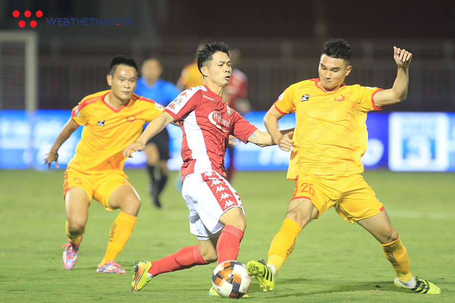 Không ghi bàn, Công Phượng vẫn khiến hàng thủ Thanh Hóa FC khốn khổ