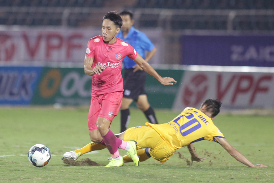 Hoãn vì COVID-19, các đội bóng V.League đối phó như thế nào?