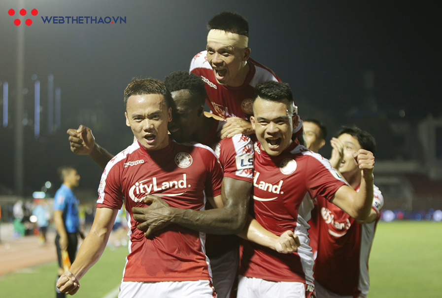 Không ghi bàn, Công Phượng vẫn khiến hàng thủ Thanh Hóa FC khốn khổ