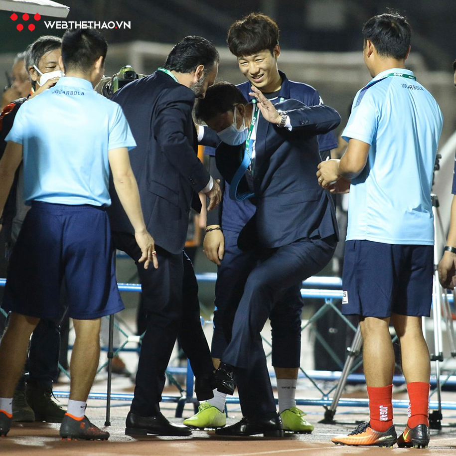 Nét lịch lãm của ông thầy ngoại trên sân cỏ V.League 2020