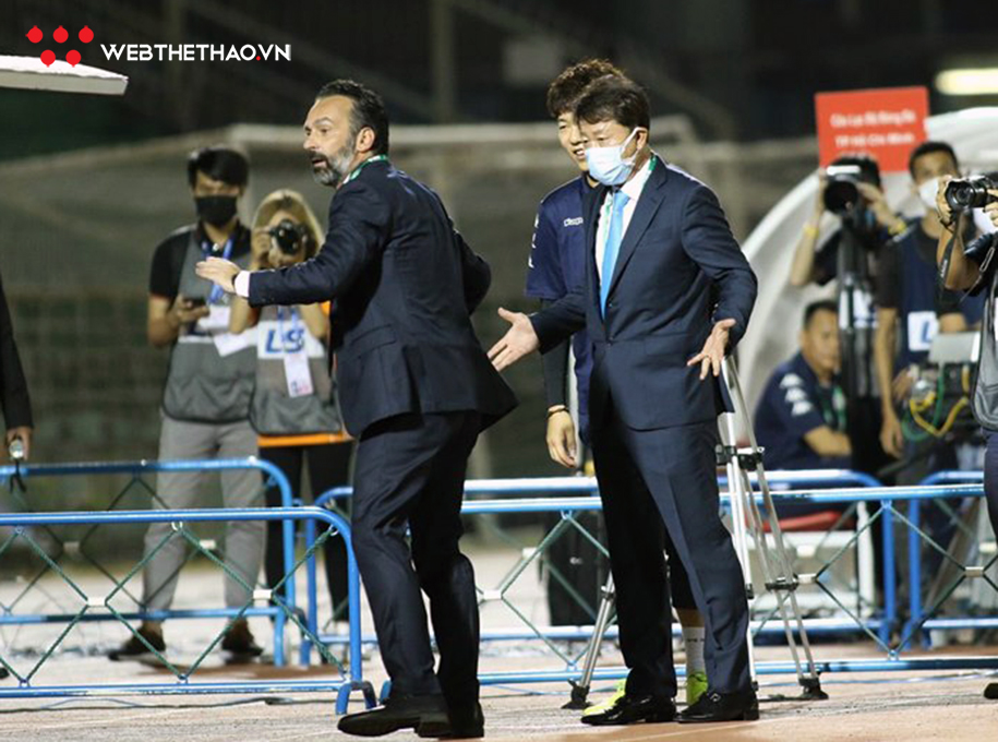 Nét lịch lãm của ông thầy ngoại trên sân cỏ V.League 2020